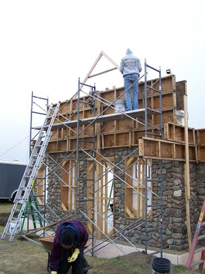 Slipform stone masonry of peaks.