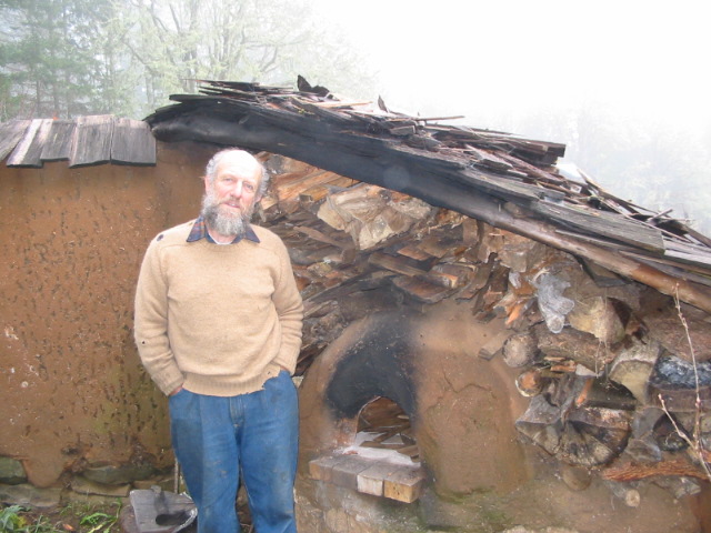 Ianto Evans with a rocket stove.