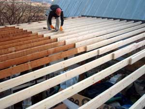 Roof joists for garage. ALIGN=CENTER WIDTH=